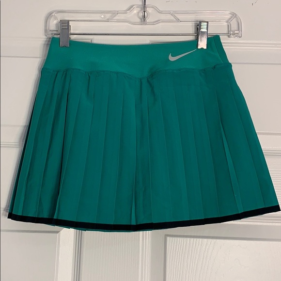 Nike tennis green skort size xs